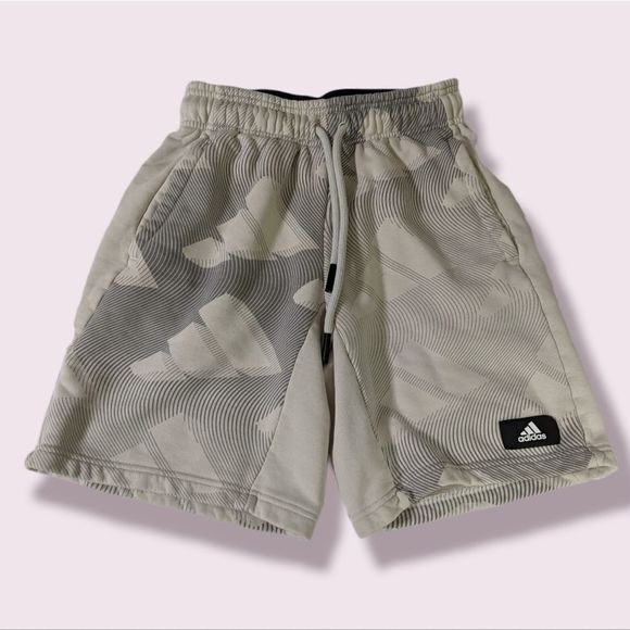 adidas Kids Short Size S please see measurements 👇 - Picture 1 of 4